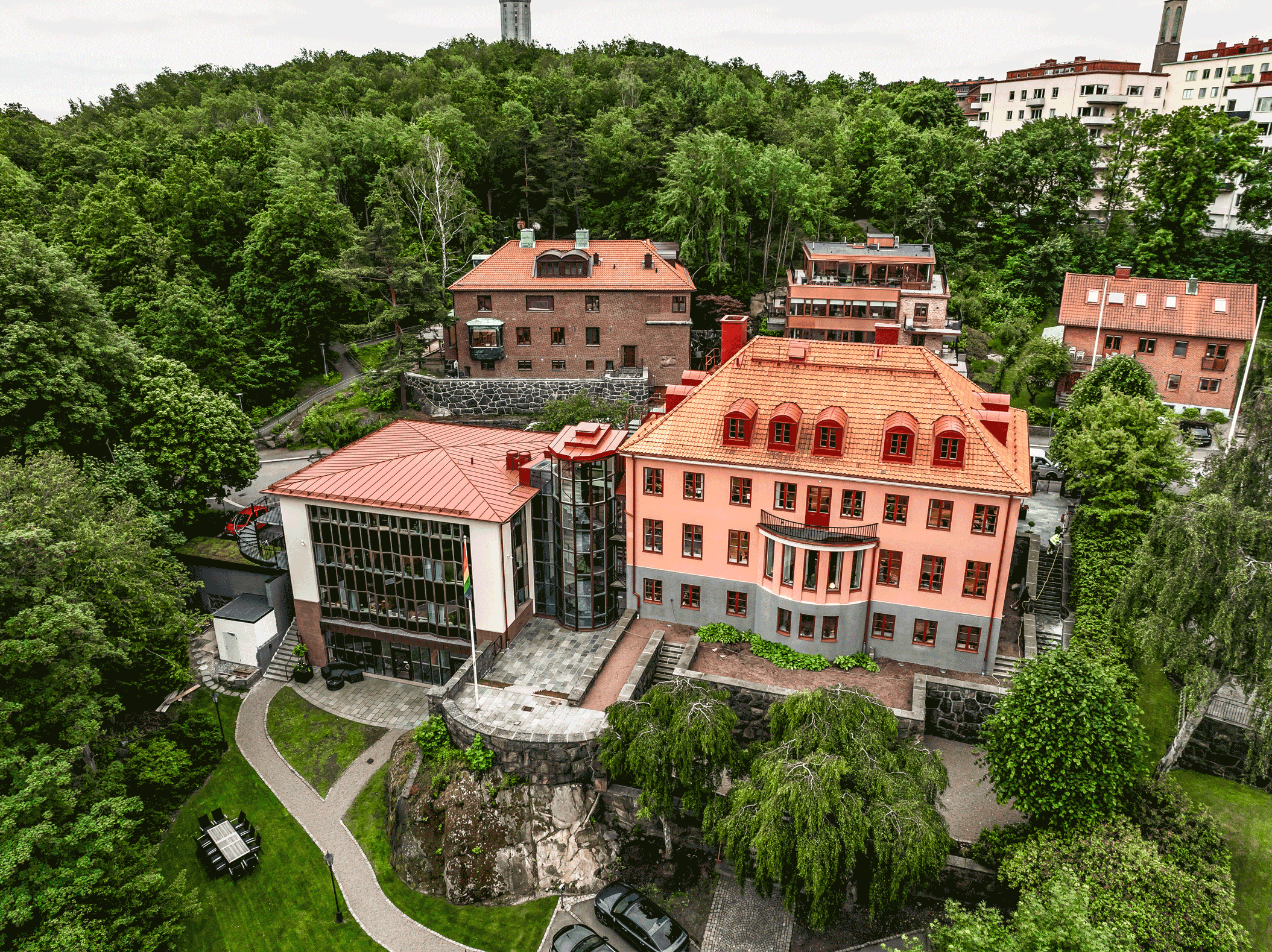 Drönarbild fotad över fastigheten på Lennart Torstenssonsgatan 6-8 för boken Lorensbergs Villastad